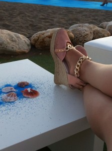 nude y cadena dorada 2